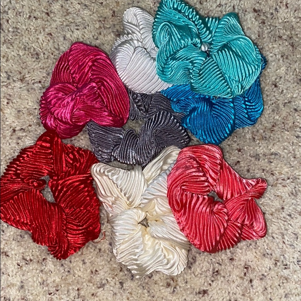 Pack of 8 scrunches!!!
